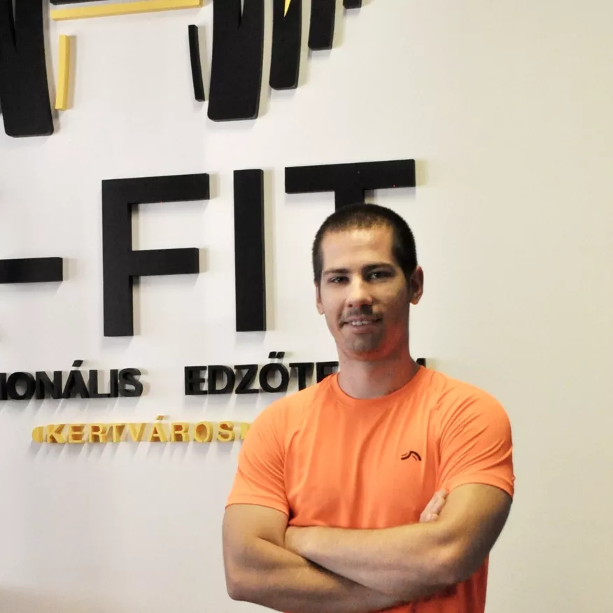 Sanyi, a K-FIT vezetőedzője